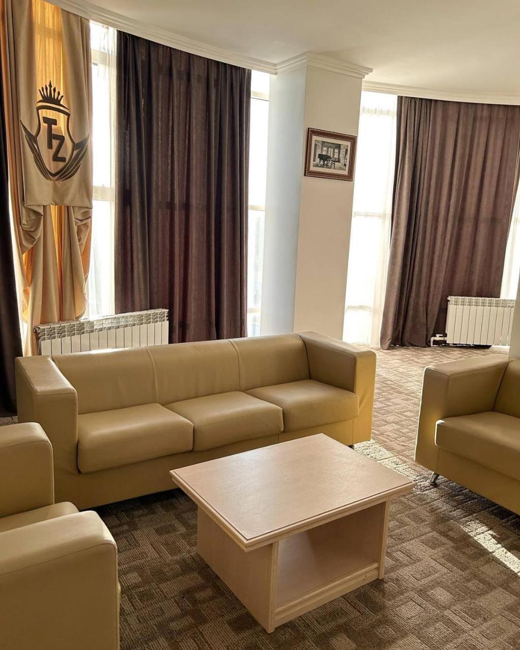 Tanzharyk Hotel Aktobé Extérieur photo