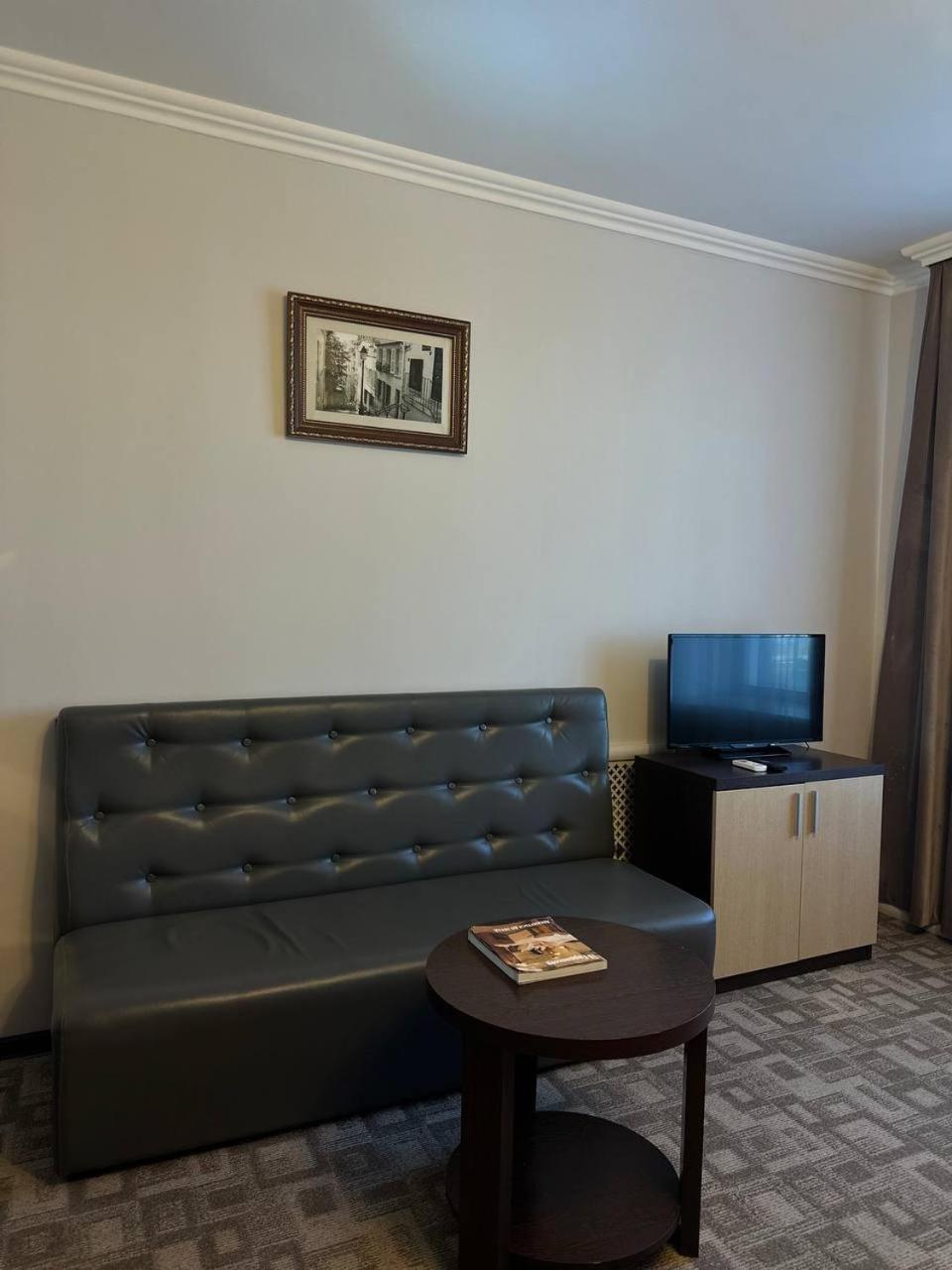 Tanzharyk Hotel Aktobé Extérieur photo