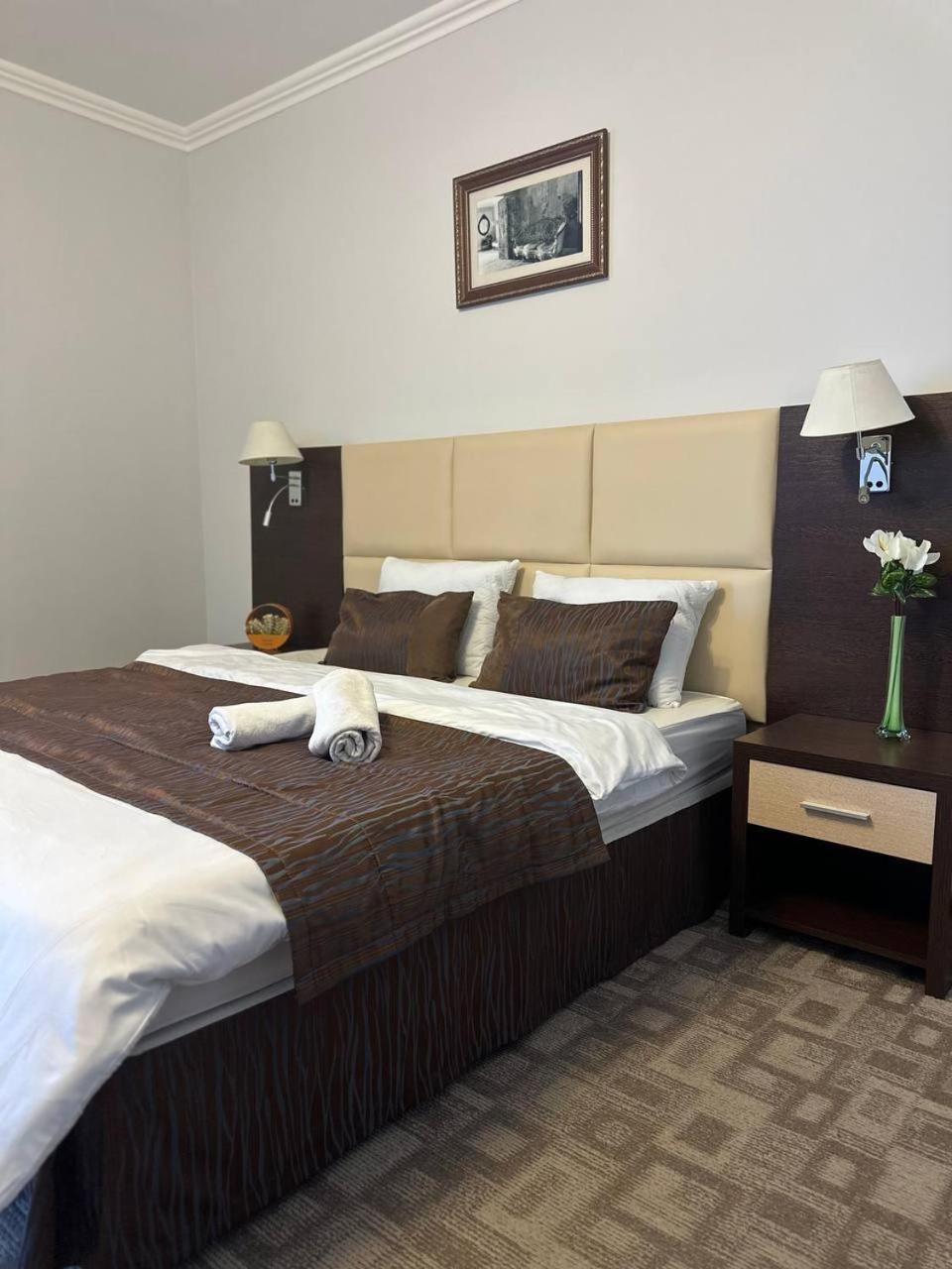 Tanzharyk Hotel Aktobé Extérieur photo