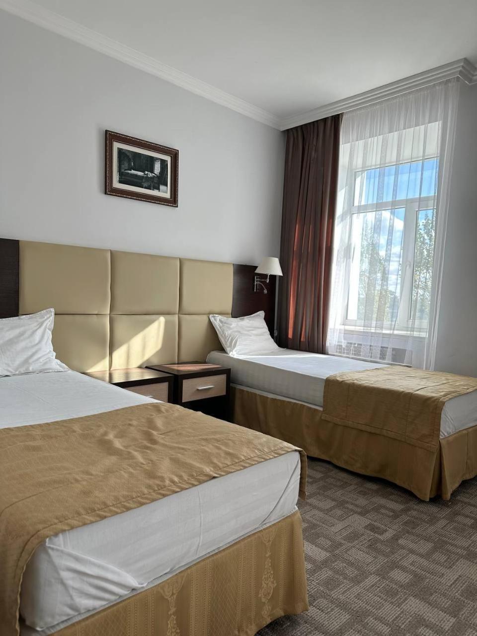 Tanzharyk Hotel Aktobé Extérieur photo