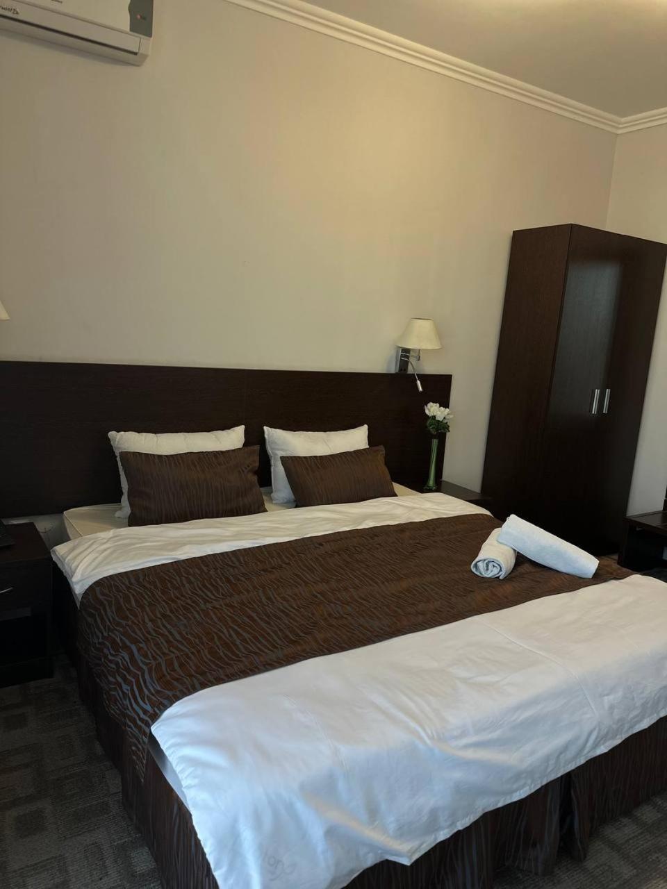 Tanzharyk Hotel Aktobé Extérieur photo