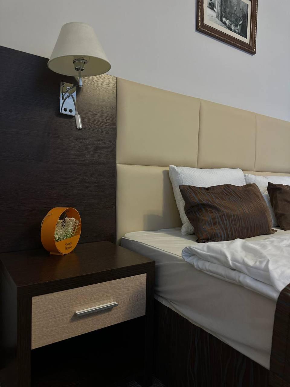 Tanzharyk Hotel Aktobé Extérieur photo