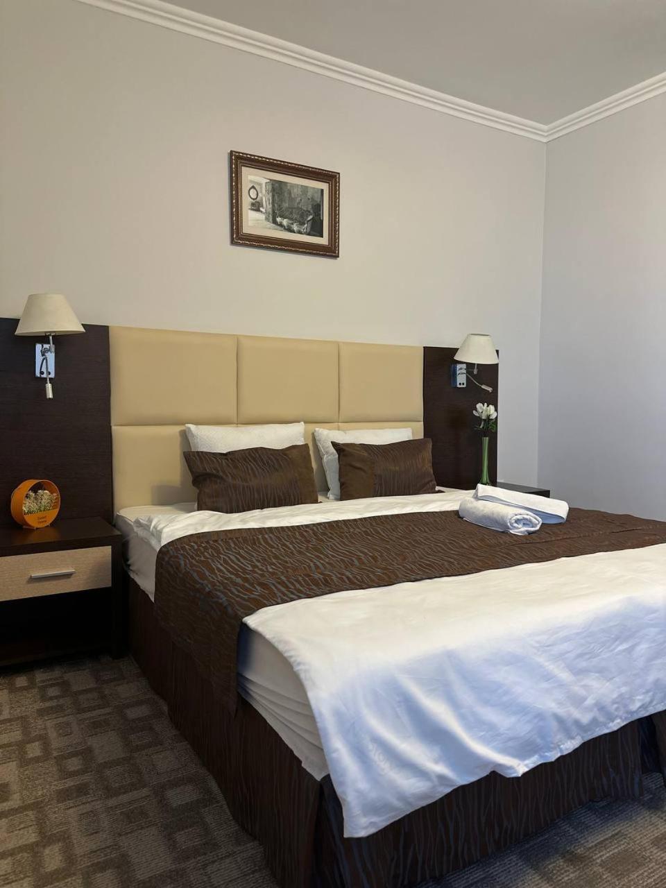 Tanzharyk Hotel Aktobé Extérieur photo
