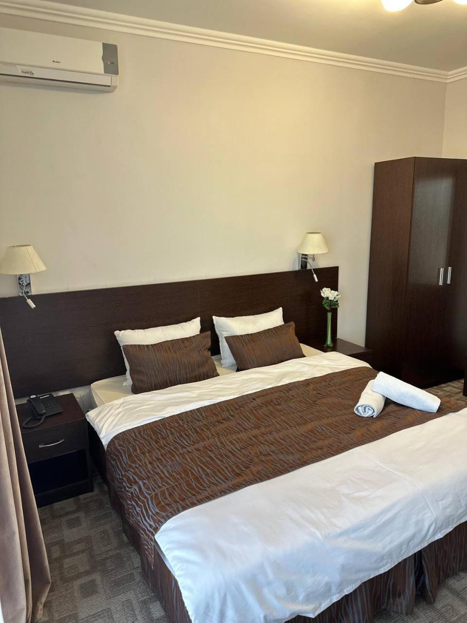 Tanzharyk Hotel Aktobé Extérieur photo