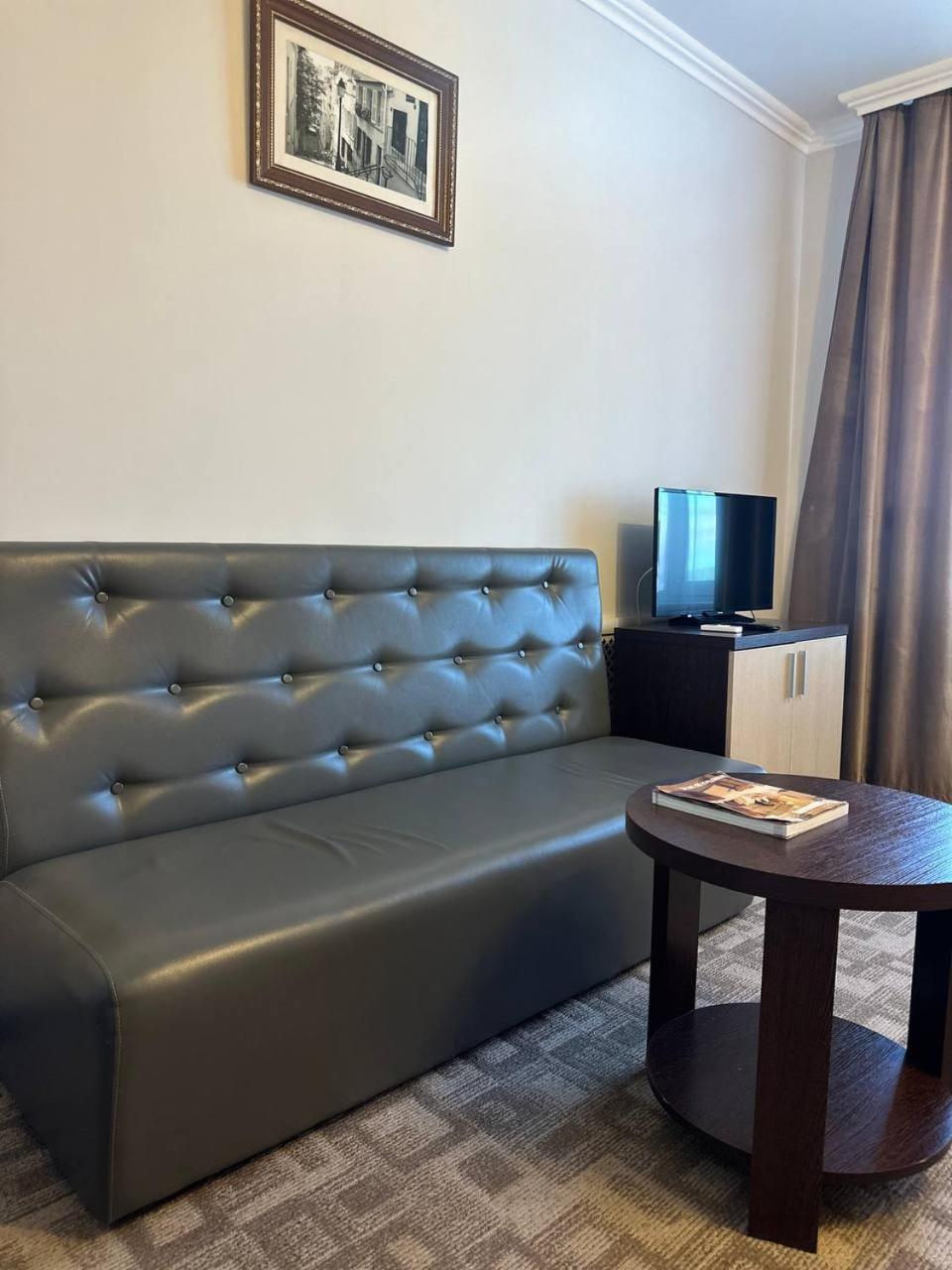 Tanzharyk Hotel Aktobé Extérieur photo