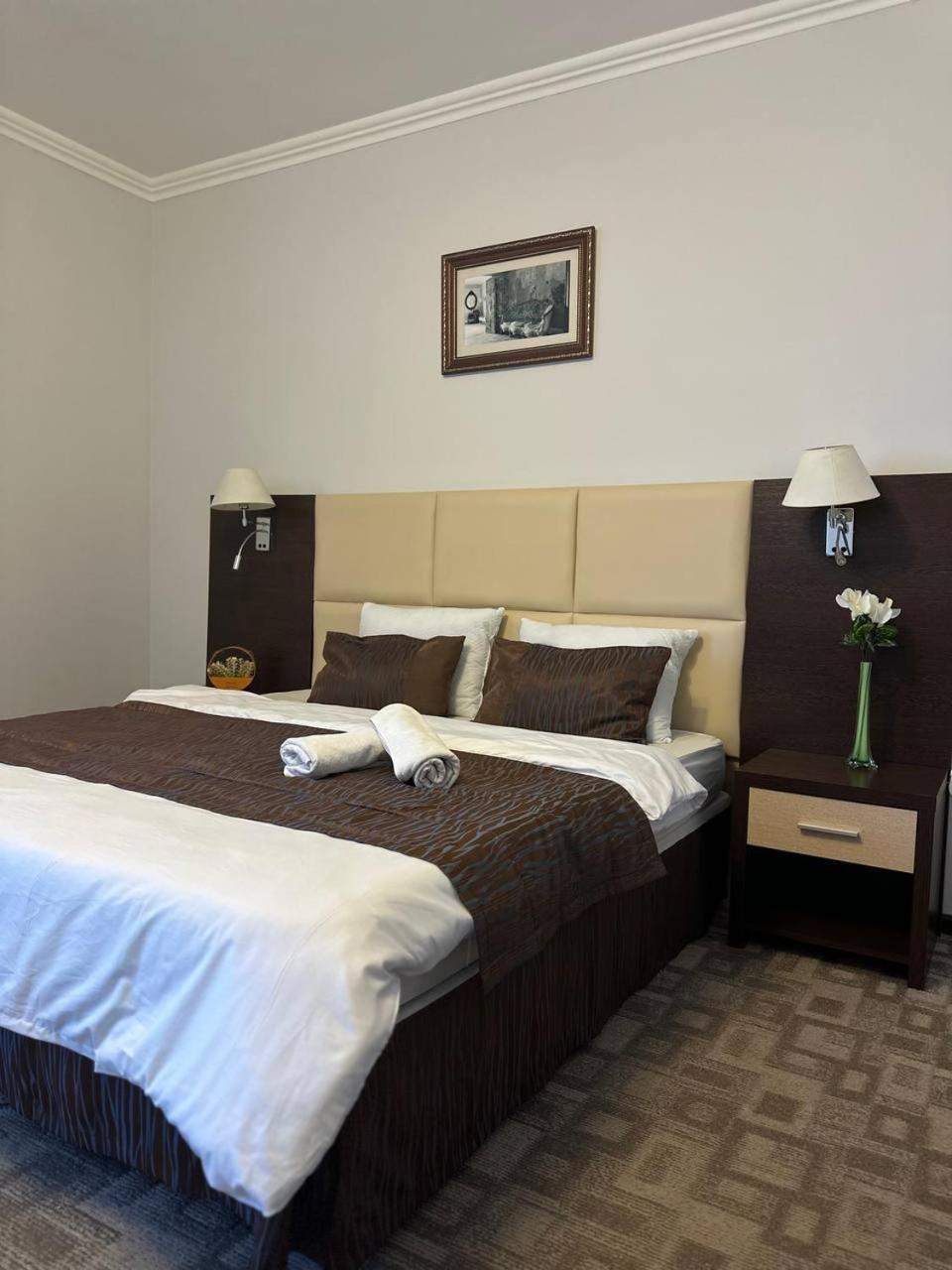 Tanzharyk Hotel Aktobé Extérieur photo