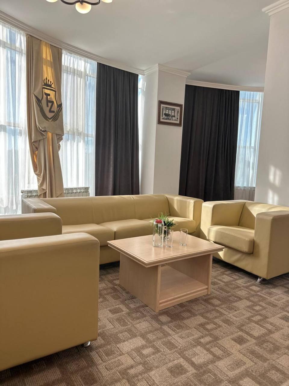 Tanzharyk Hotel Aktobé Extérieur photo