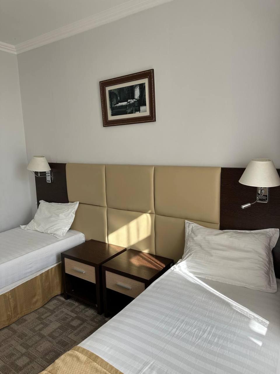 Tanzharyk Hotel Aktobé Extérieur photo