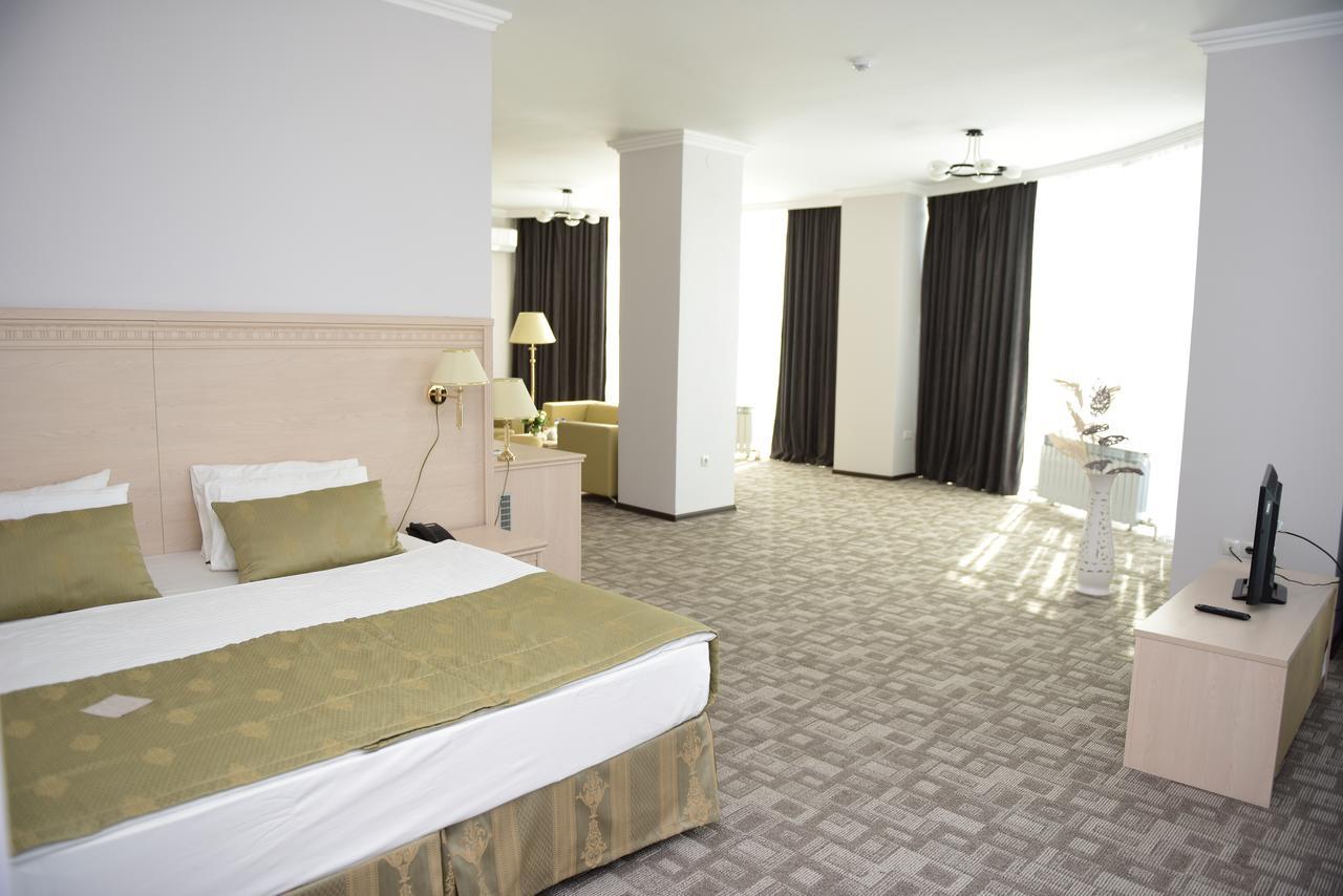 Tanzharyk Hotel Aktobé Extérieur photo