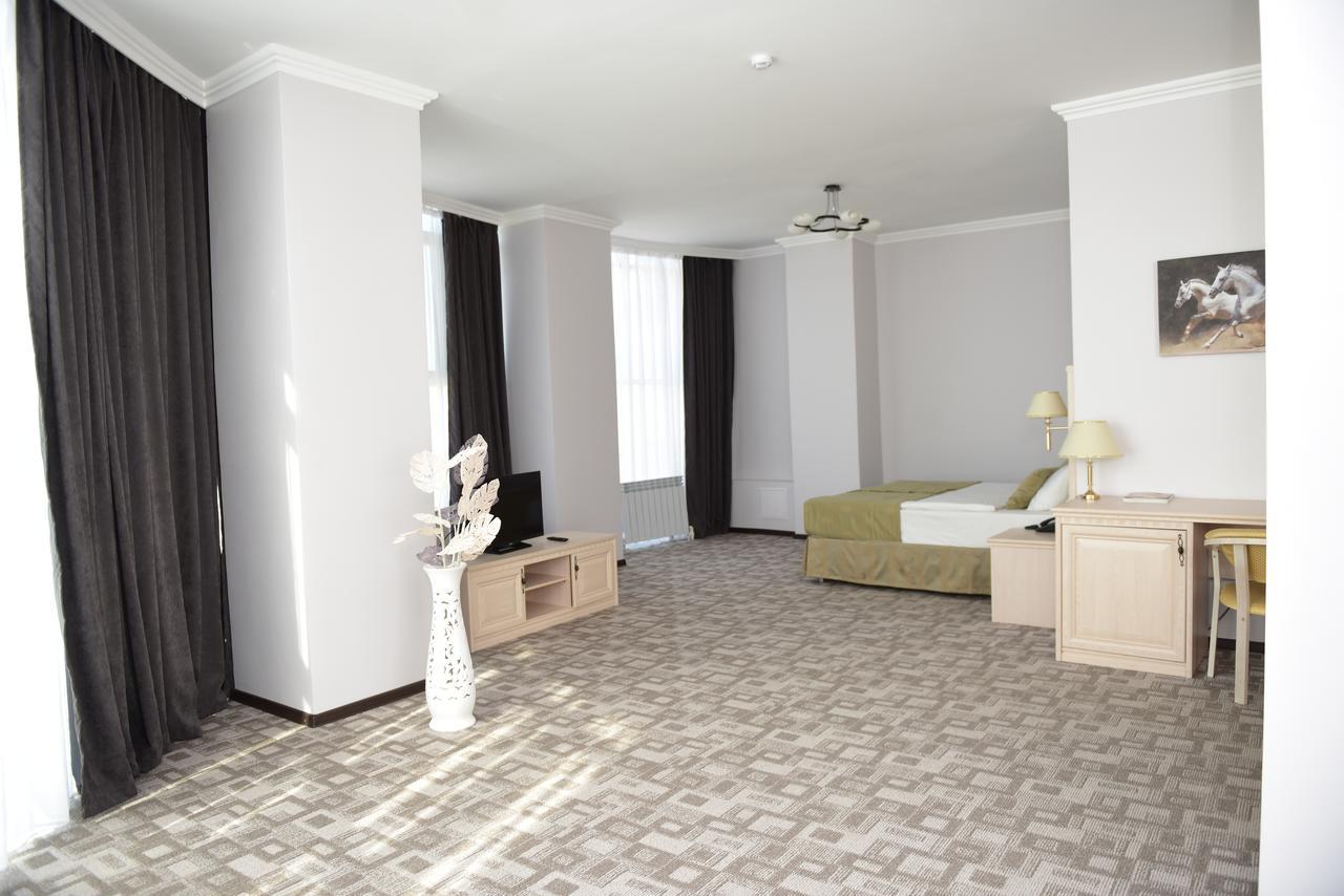 Tanzharyk Hotel Aktobé Extérieur photo