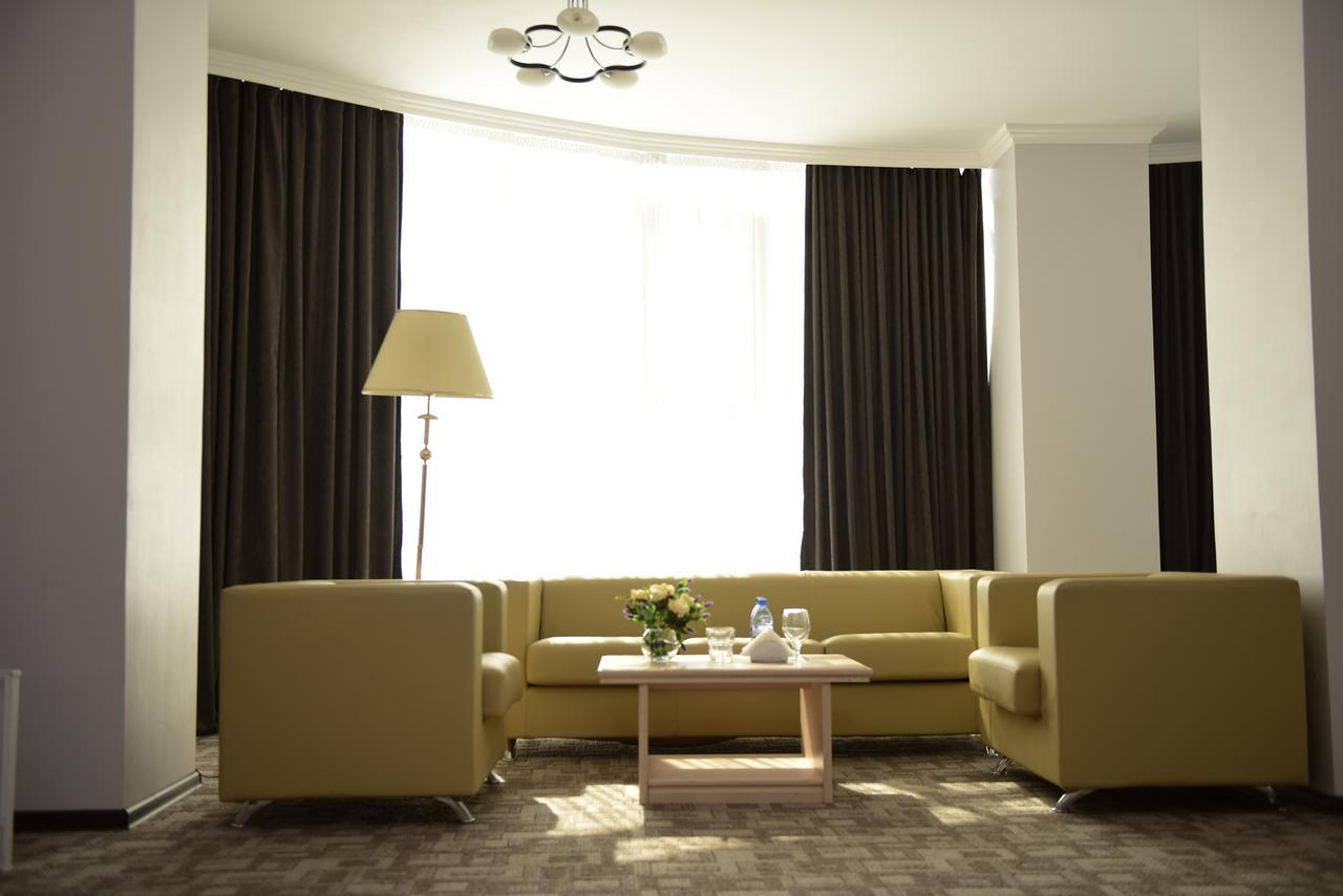 Tanzharyk Hotel Aktobé Extérieur photo